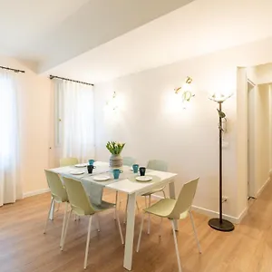 Ricco Di Comfort, Grande, Luminoso E Comodo Apartamento
